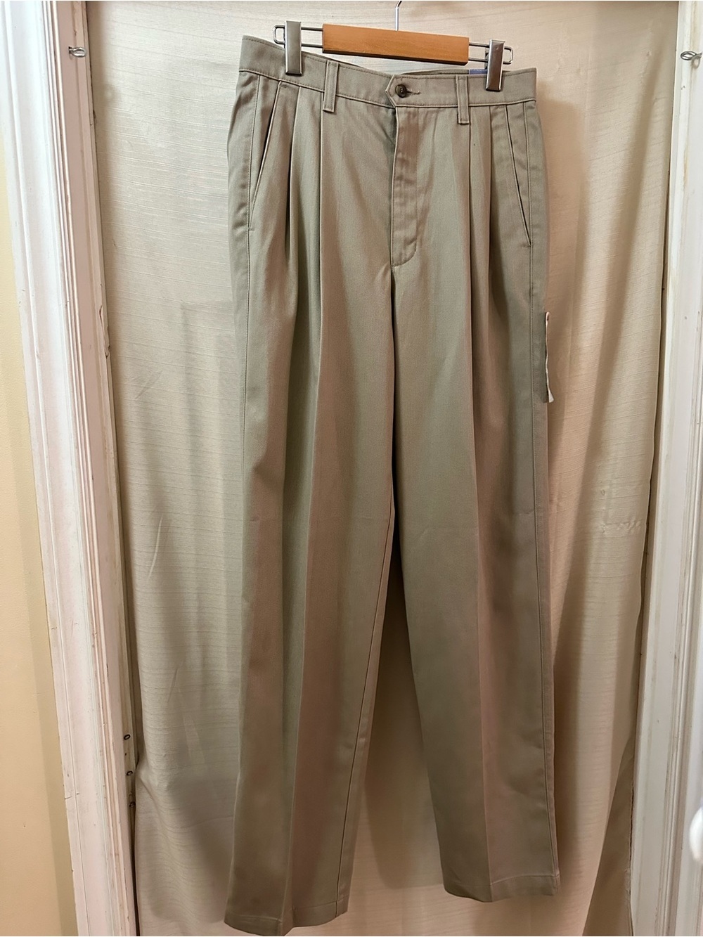 Vintage Y2K Dockers Classic Fit Pleated Khaki Pants NWT Made Canada Men’s 30x34